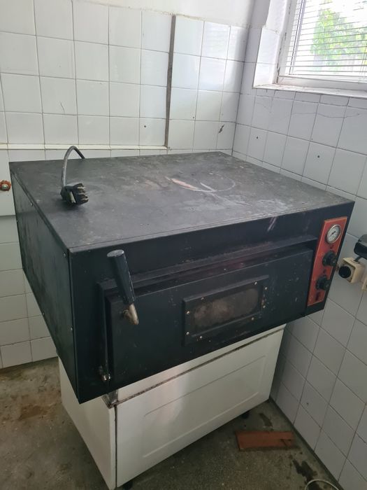 Професионална фурна за пици и готвене