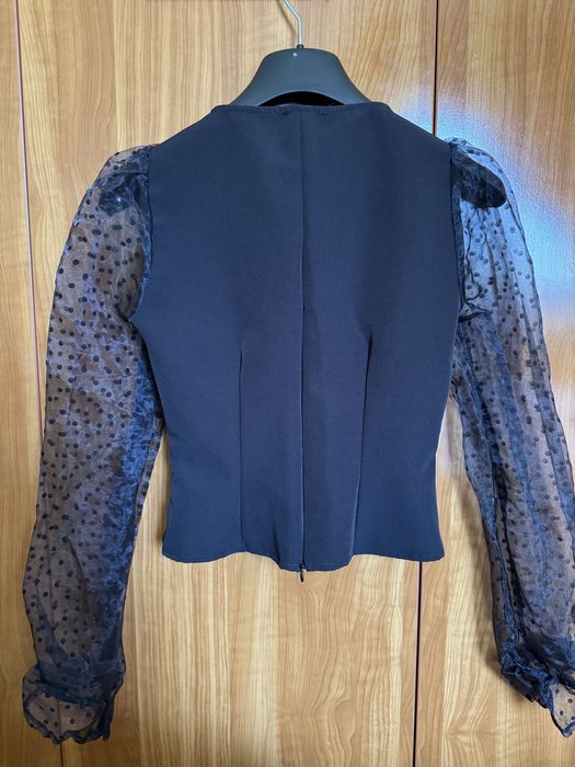 Top cu maneci din organza