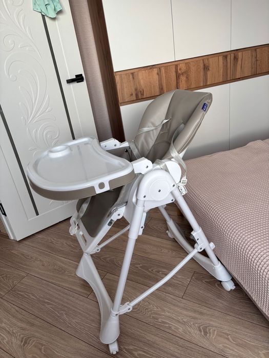 Столик для кормленмя