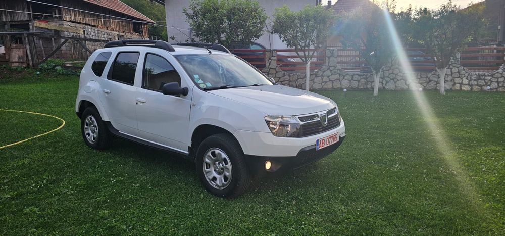 Vând  Dacia Duster