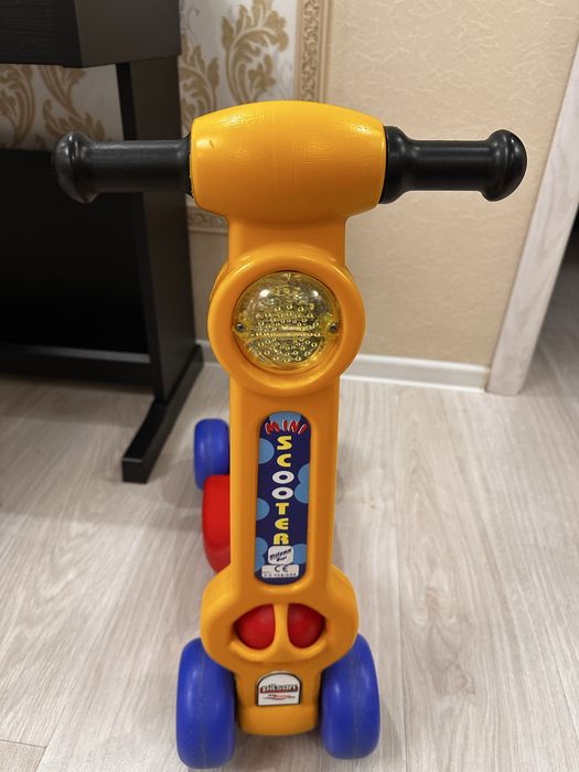 Детский малышковый самокат для дома /квартиры