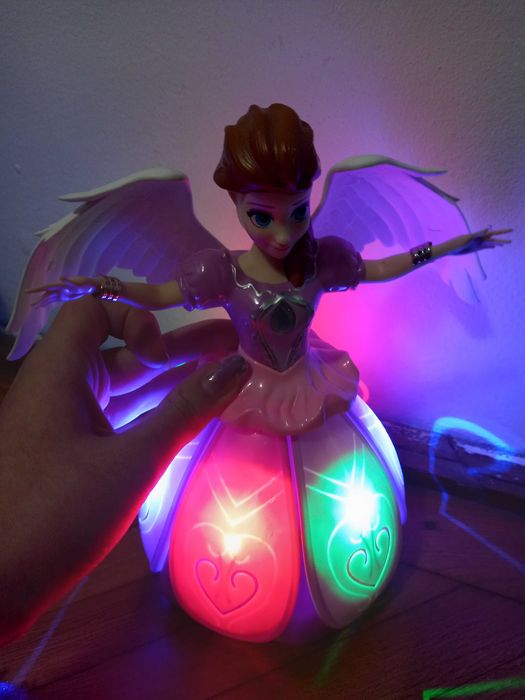 Papusa Maia pe role si Elsa