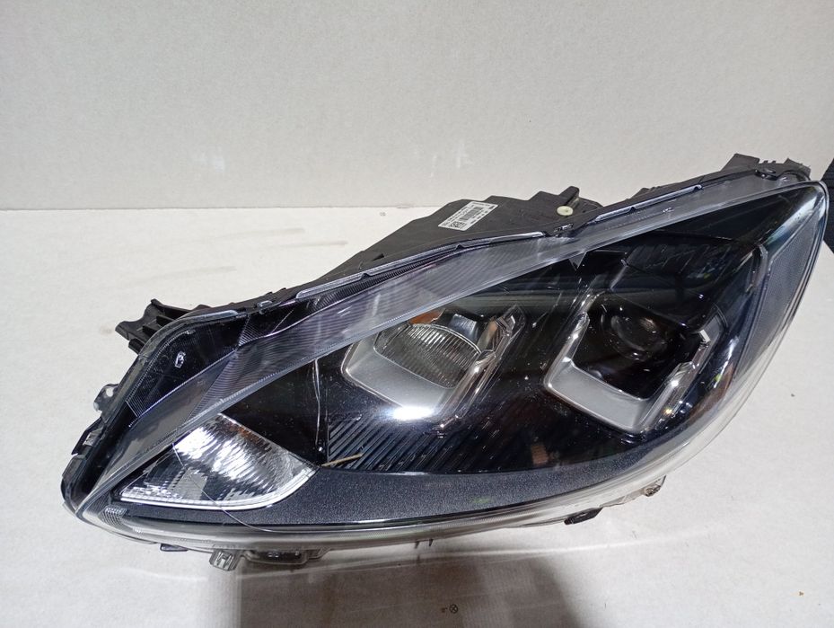 Far stânga Ford kuga 3 lupa led halogen cod LV4B 13W030AL