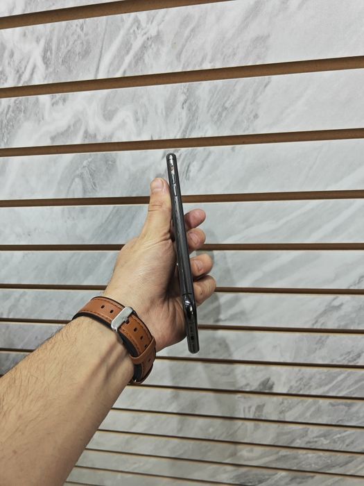 iPhone 11 pro max 256 simkartali