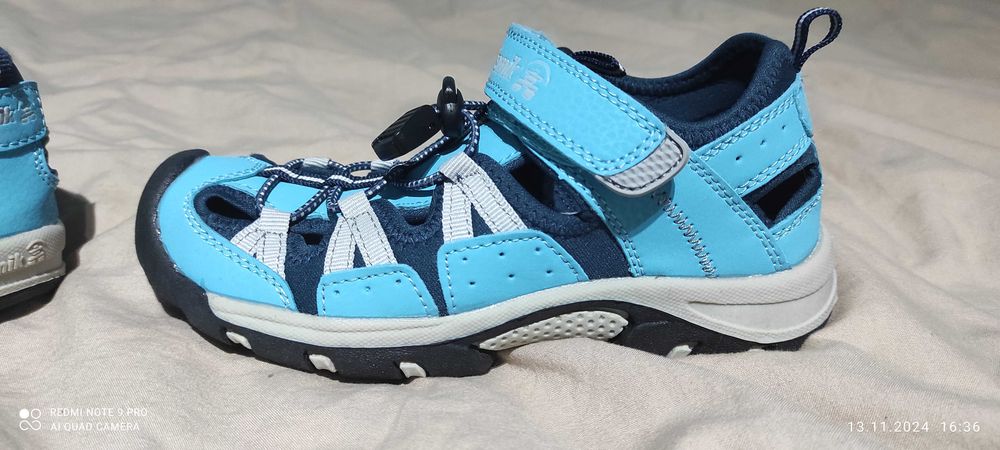 детски сандали със затворени пръсти