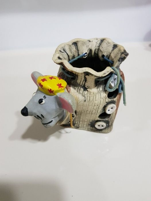 Поцеланови свещници и бижутерска кутия