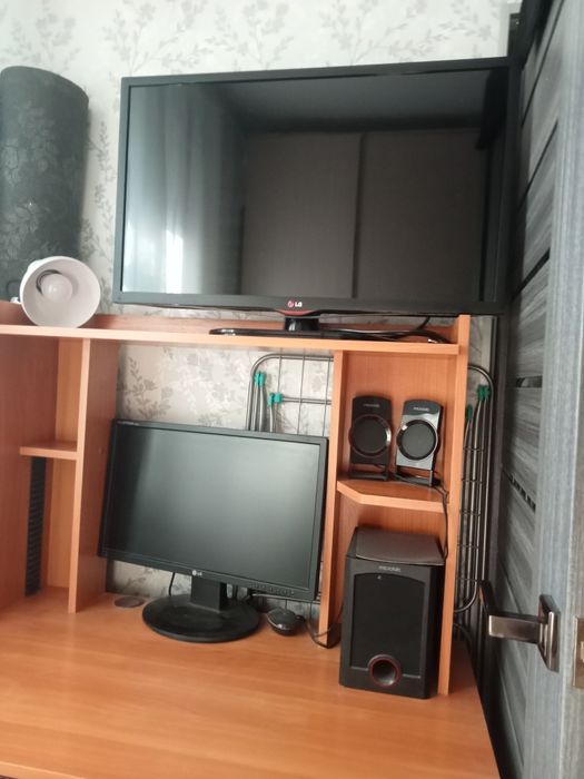 Продам комплект компьютер, стол, телевизор