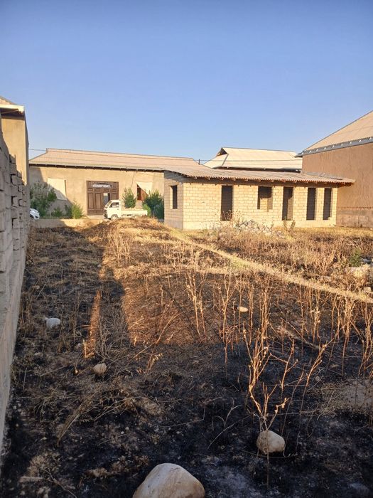 uchastka yer sotiladi XAMMA HUJJATLARI 100 %samo toyxana yonidan 6 ch