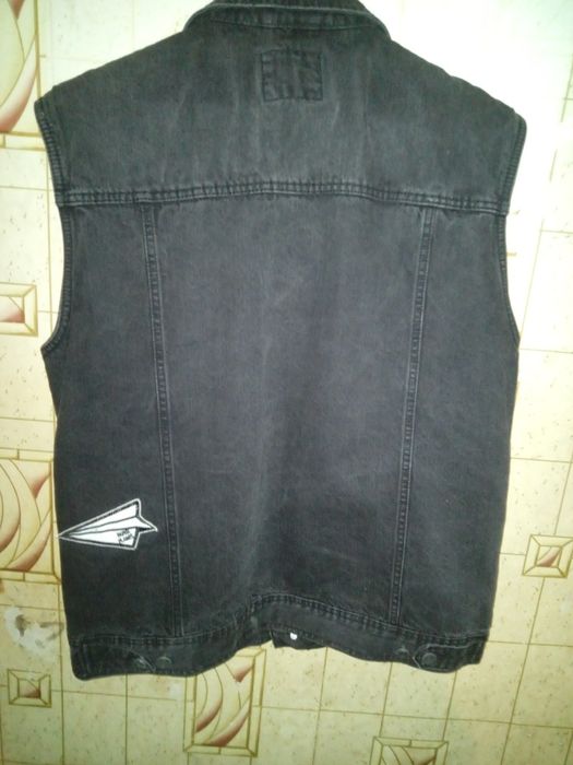 Мужская джинсовая безрукавка