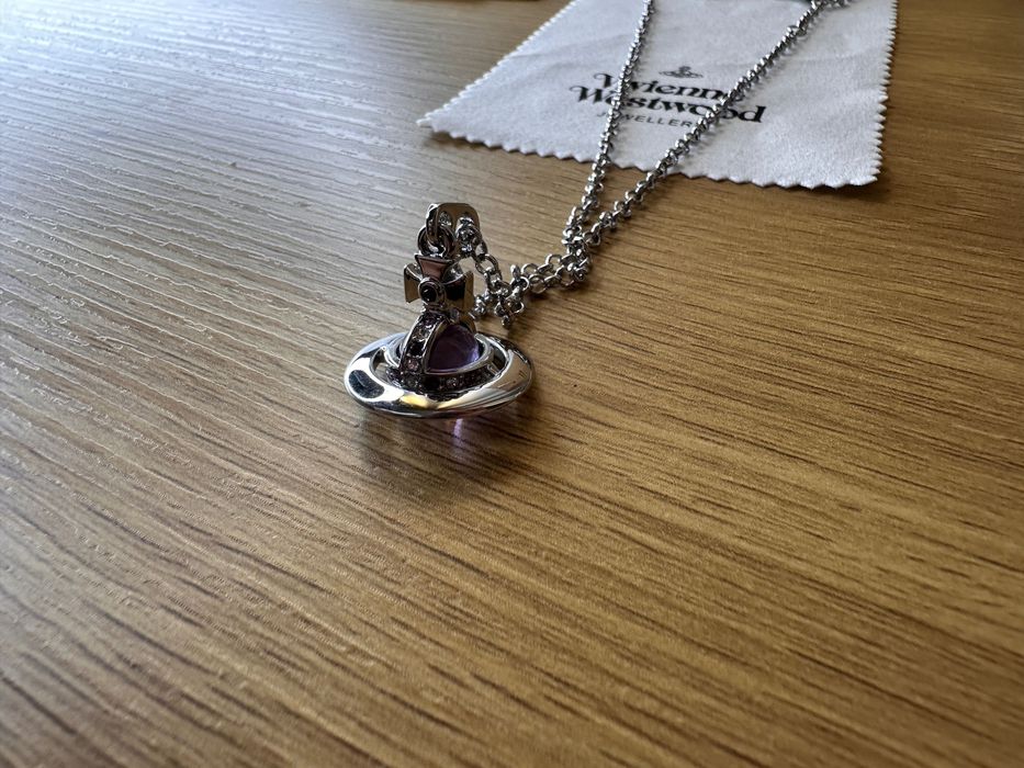 Colier Vivienne Westwood ”world’s end orb”, bilă mov, argintiu mic
