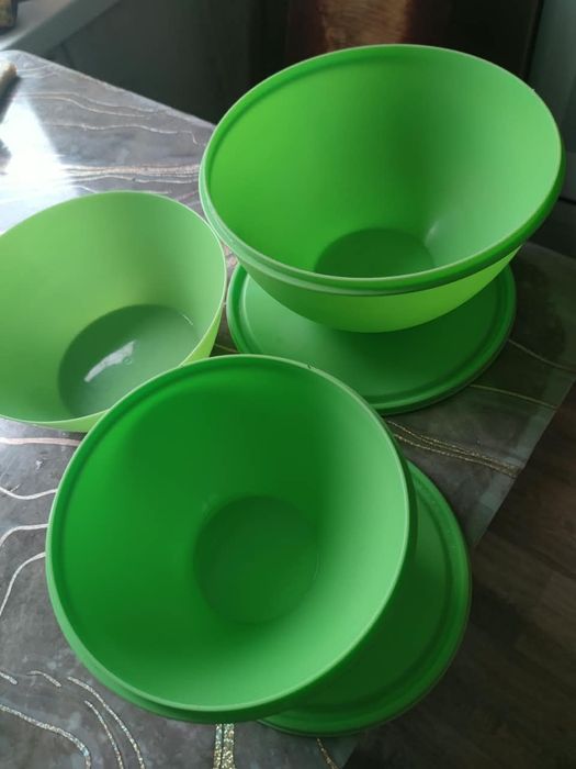 Продам пластиковые миски с крышками