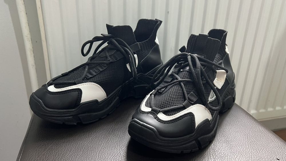 Чисто нови маратонки