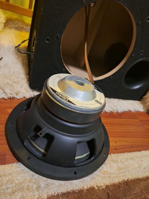 Продавам бас каса Clarion