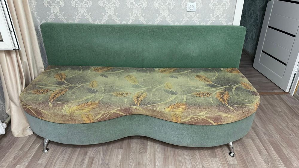 продам  диван тахту в хорошем состояний