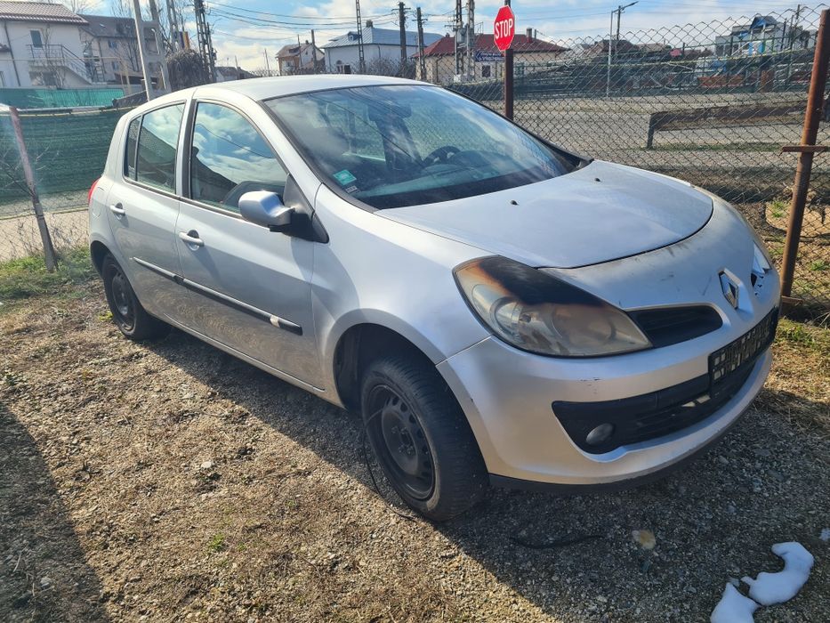 Far bara fata capota motor-Renault Megane 3 an 2012 /Clio 3 an 2008