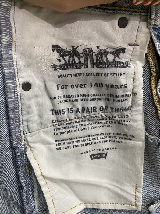 Blugi scurti Levi’s originali