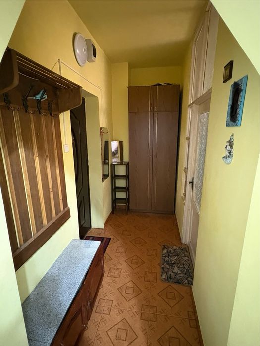Garsonieră spațioasă de vânzare, la parter