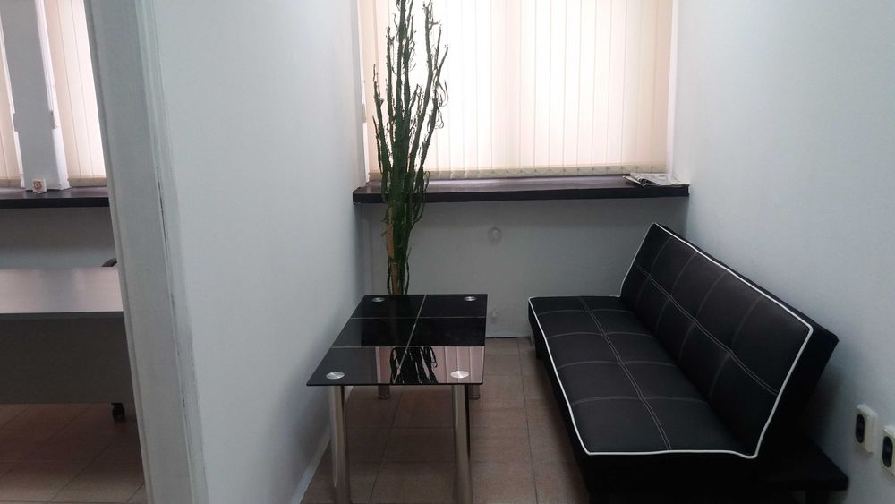 Отдава се напълно обзаведен офис на „Петте кьошета“