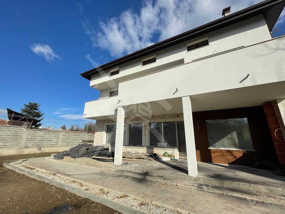 Продава се Къща в с. Куртово Конаре, Област Пловдив - 264 кв.м за 1932 €/кв.м - Снимка #2