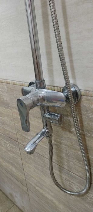 Продам смеситель с тропическим дождем