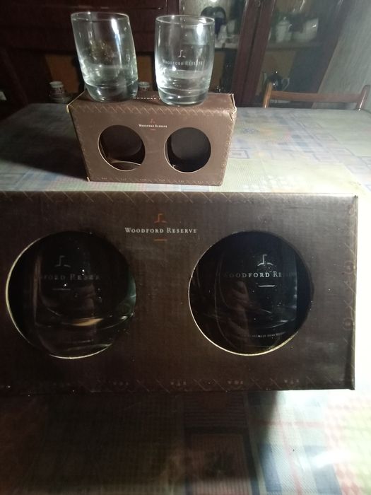 Продаются фирменные бокалы для виски