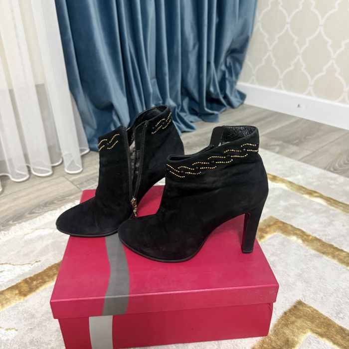 Замшевые ботинки