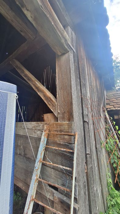 Sura de vanzare lemn si caramida