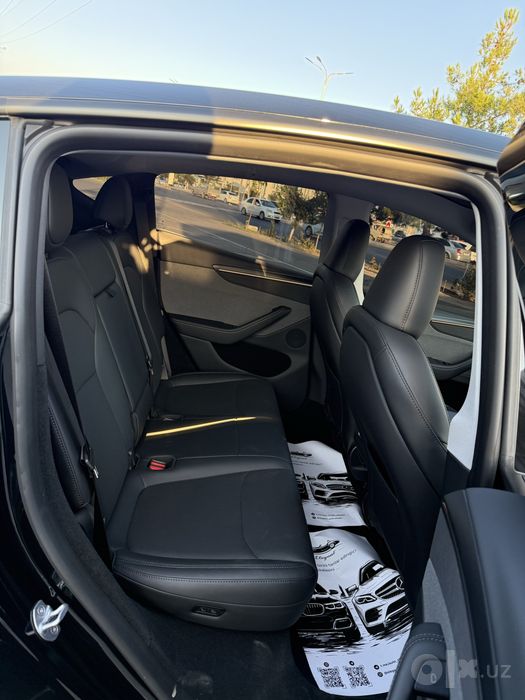 Tesla model Y juniper Rwd premium