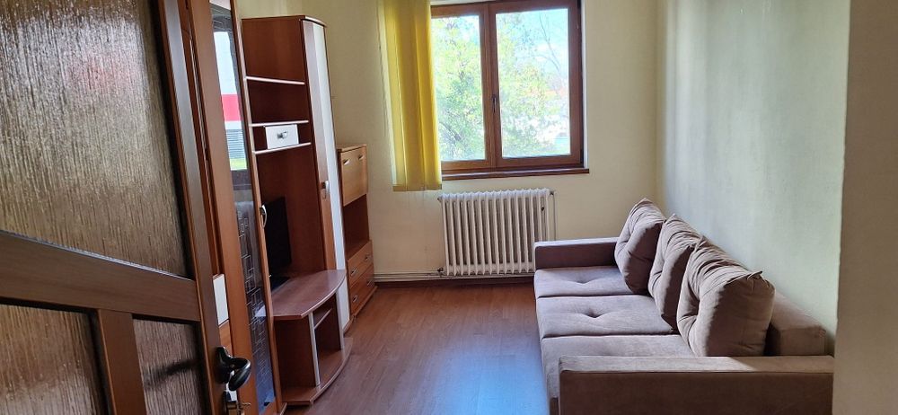 Inchiriez apartament 3 camere, zona Spitalul Judetean
