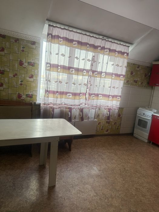 Сдаю посіточно квартиру