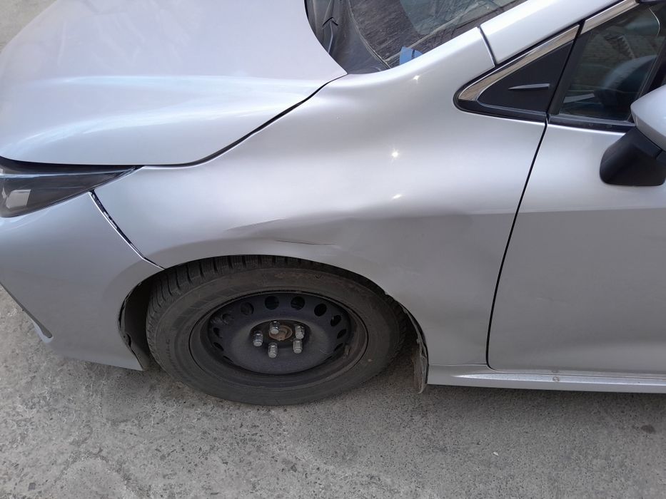 Продам крыло  Toyota corolla E210