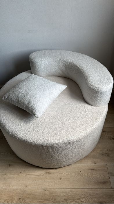 Продам кресло белого цвета