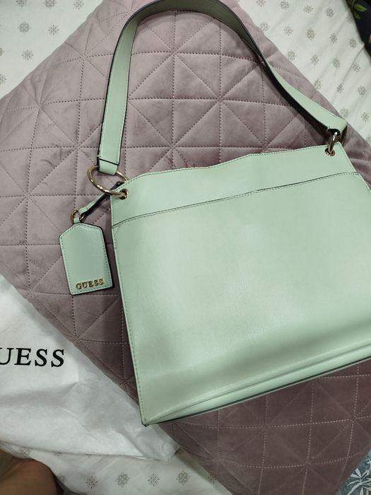 Дамска чанта GUESS