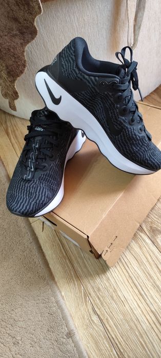 Маратонки Nike Motiva