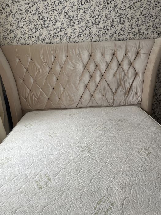 Продам 2-спальную кровать с матрасом