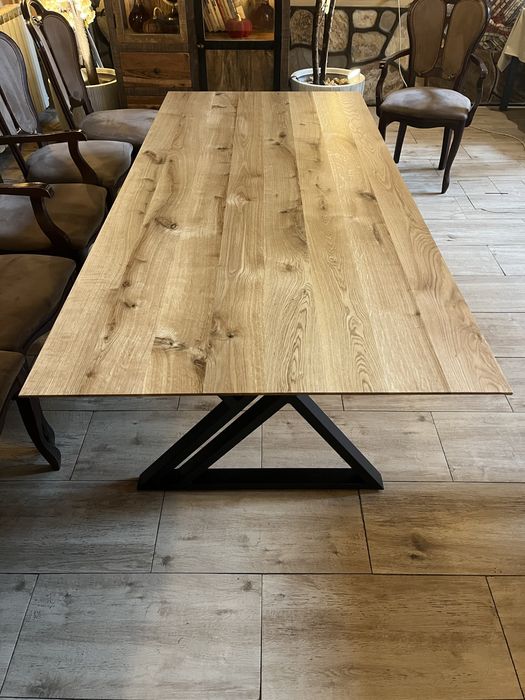 Трапезна/ холна маса от дъб с метални крака- скосена