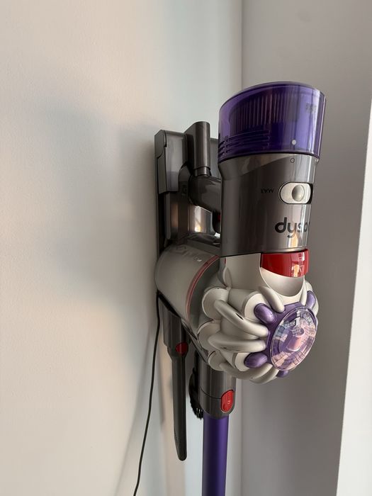 Aspirator vertical Dyson V8