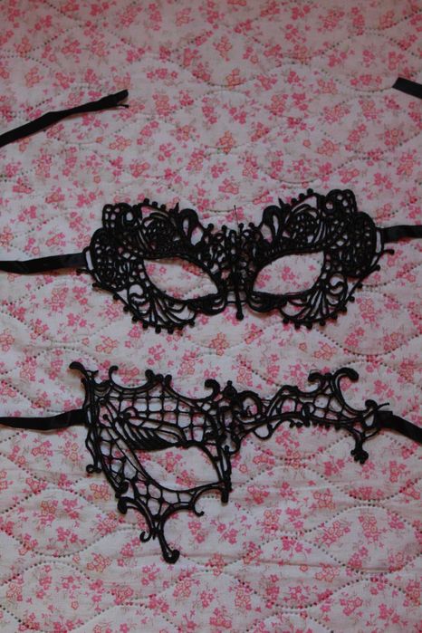 Два броя дантелени маски маскарадни за лице