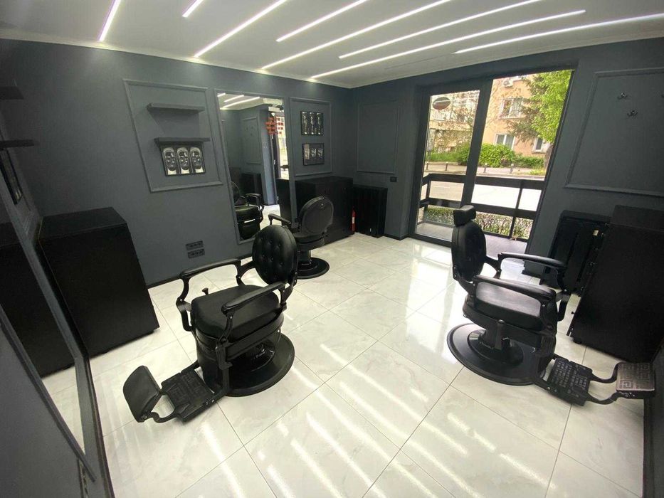 Se inchiriaza salon cu 5 posturi
