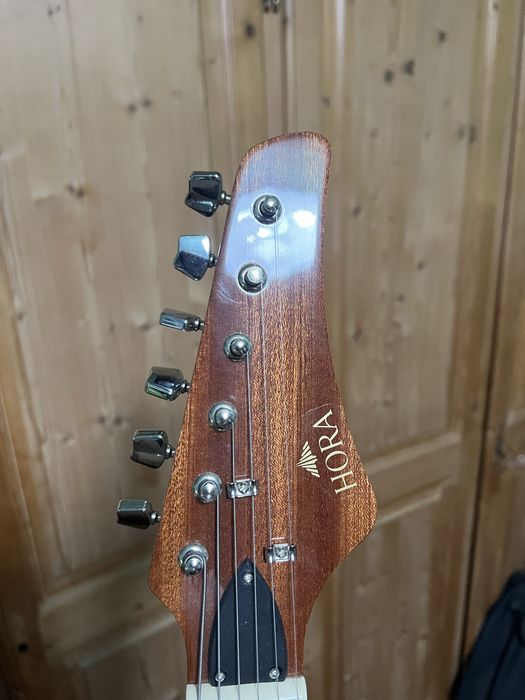 Vand chitara electronica Hora!