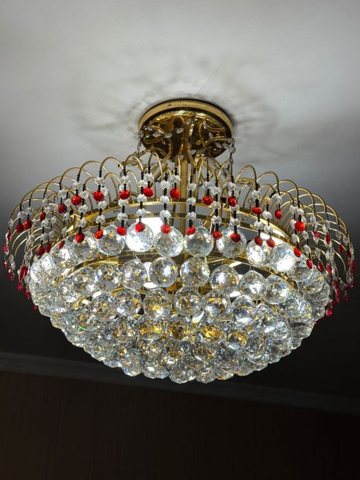 Люстра диаметр 60см