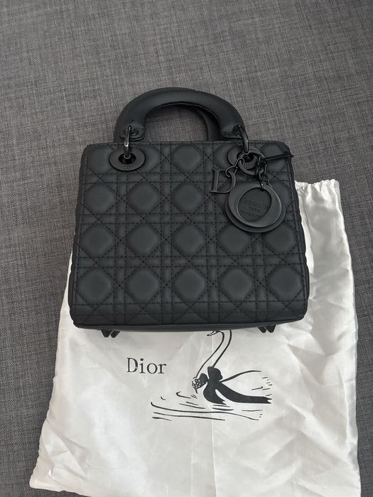 Чантичка Dior в черно