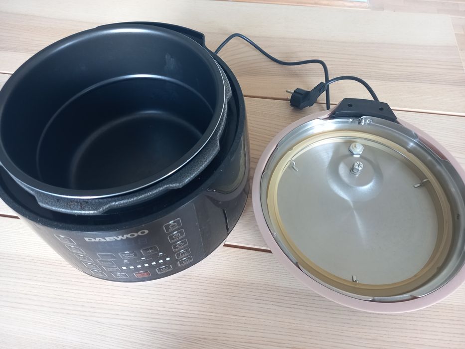 Мултикукър/ уред за готвене под налягане  Daewoo