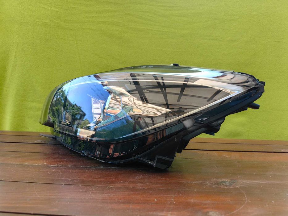 Фар за Peugeot 308 / Пежо 308