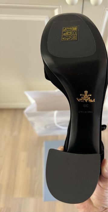 Продаю босоножки Prada