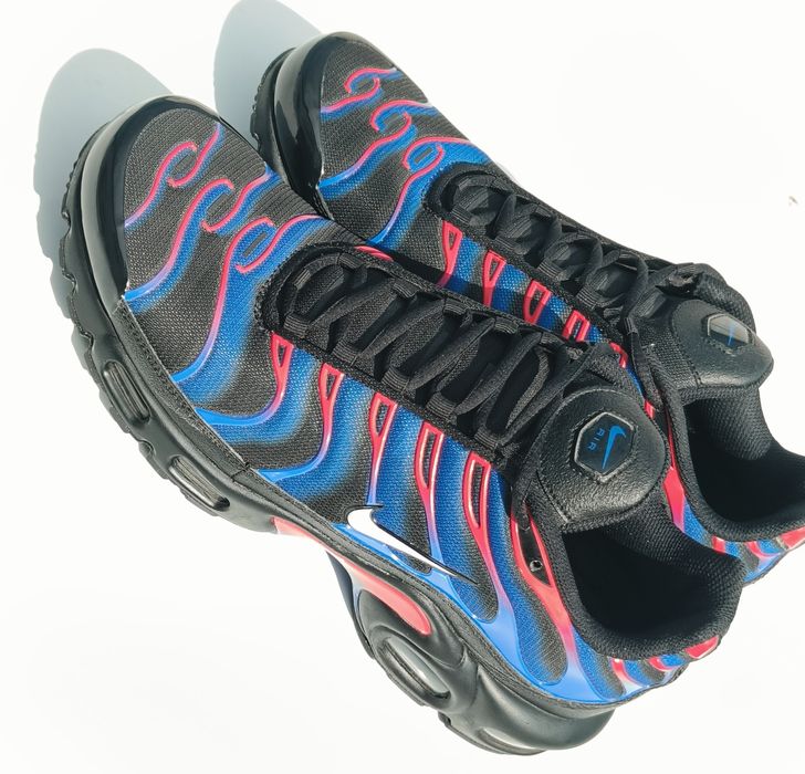 Nike Air Max Plus Black/White -University Red