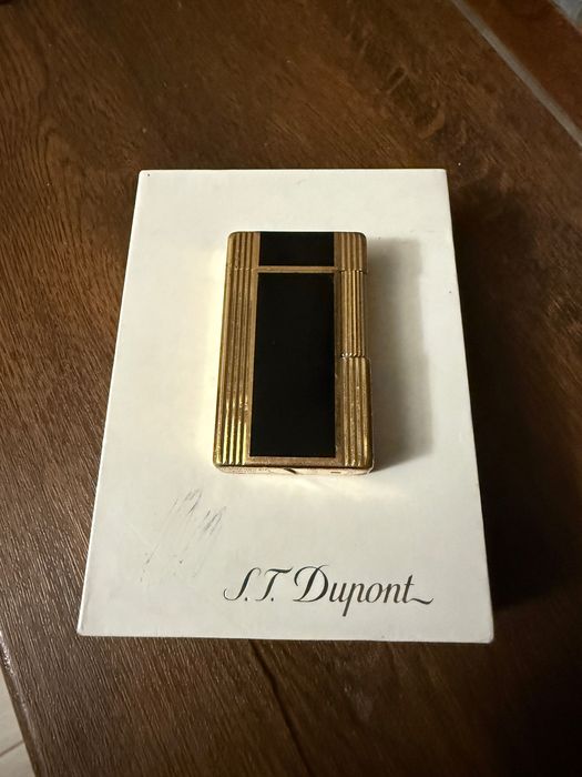 Bricheta Dupont Black
Chinese Lacquer placata aur