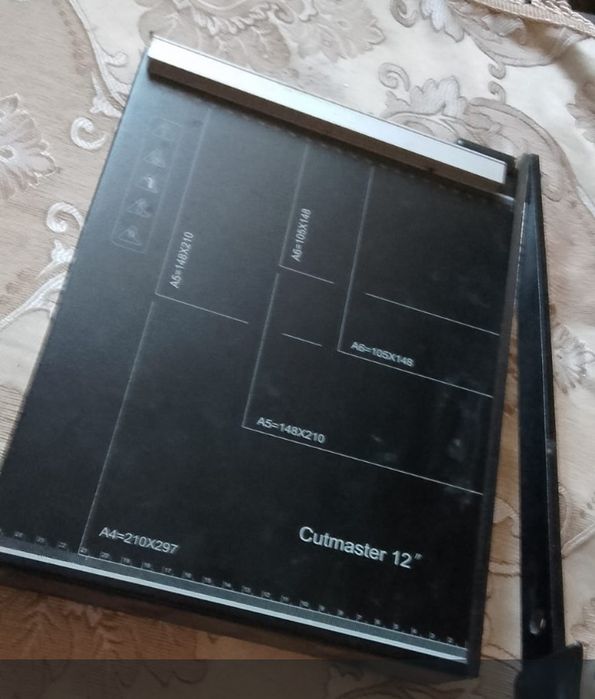 Продам бумагорезку