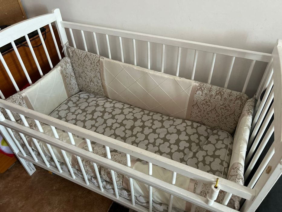Кроватка с бортиками