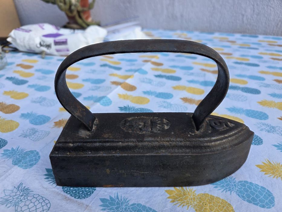 Vand 2 buc fier calcat vechi